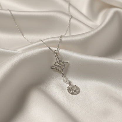 Colgante Triple "Amparo y Visión" – Nudo de Bruja, Cuarzo Transparente y Tetragramatón en Plata de Ley 925