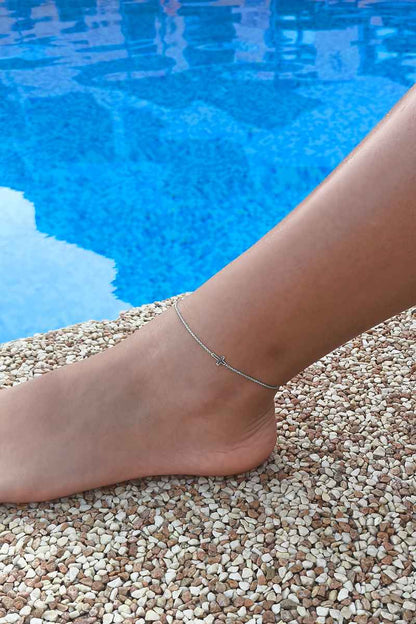 Tobillera Delicada de Plata de Ley 925 con Cruz Plana - Cadena Forzada (21 + 5 cm)